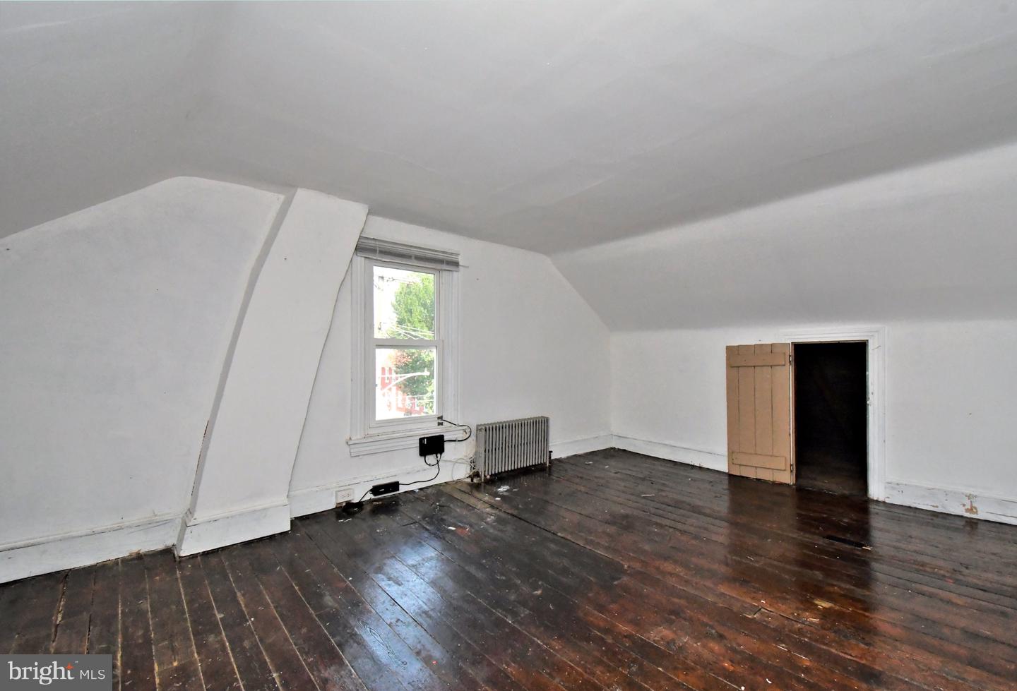 346 W Walnut St Property Photo 21