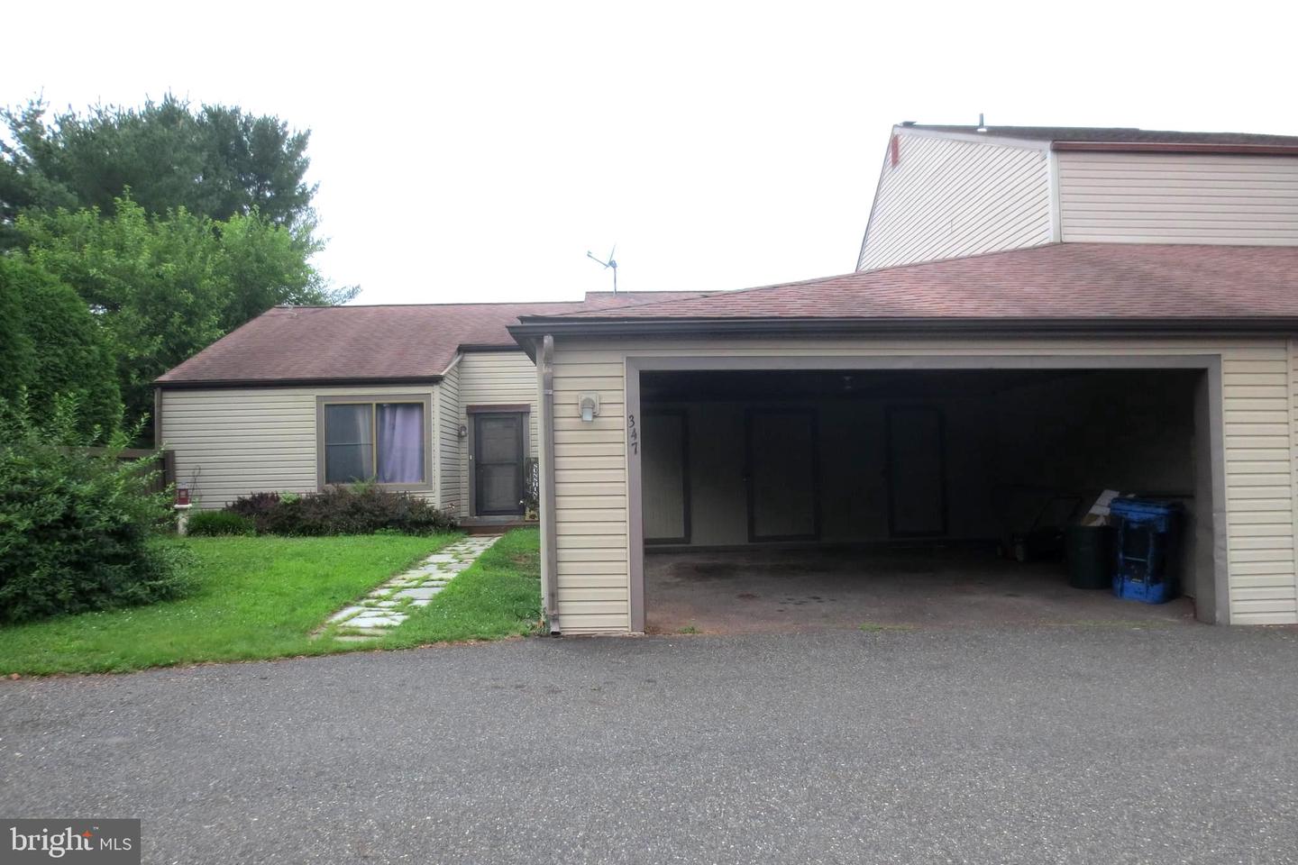 347 Bridge St Property Photo 1