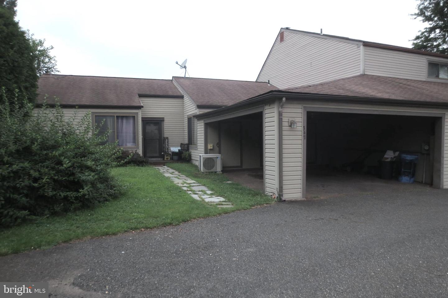 347 Bridge St Property Photo 2