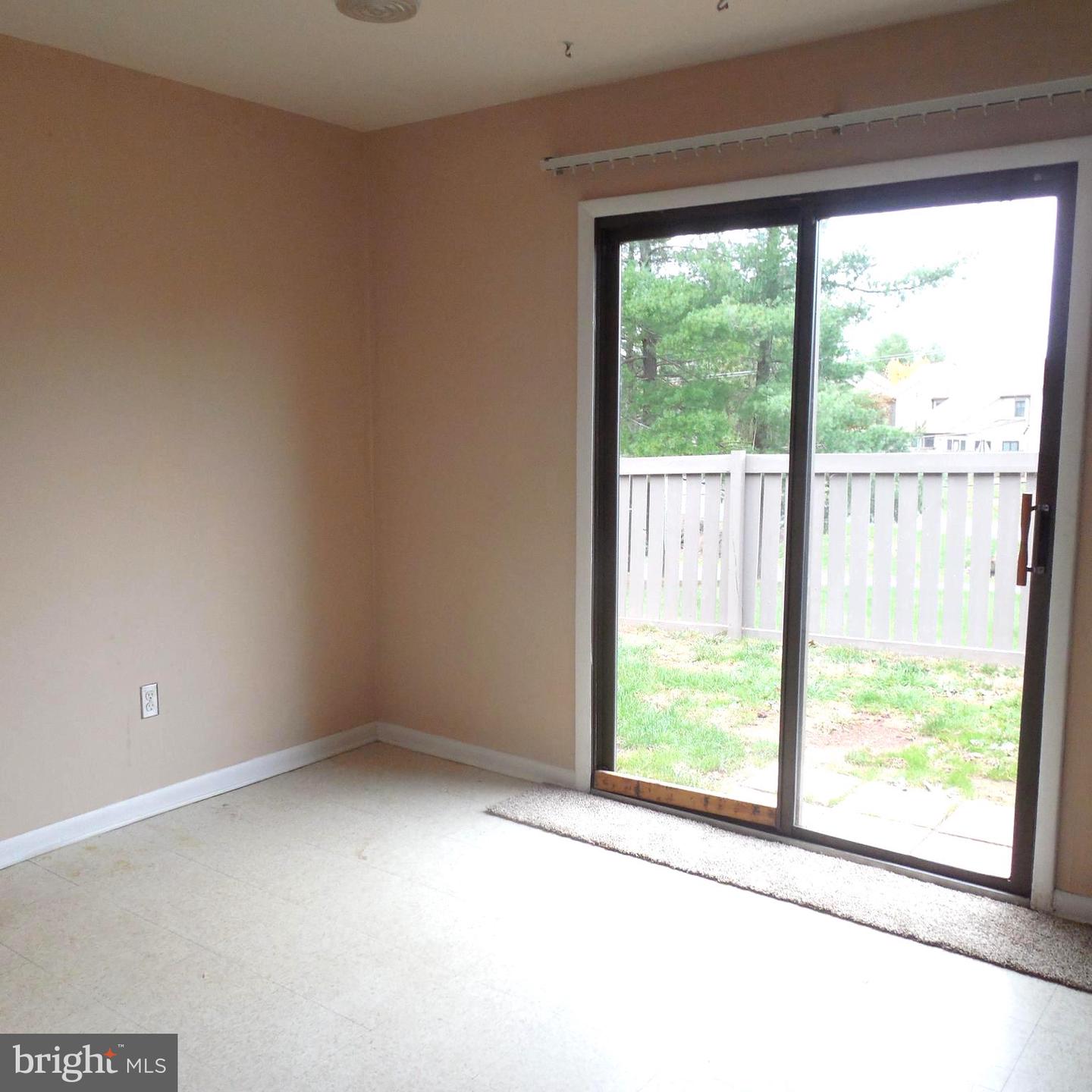 347 Bridge St Property Photo 8