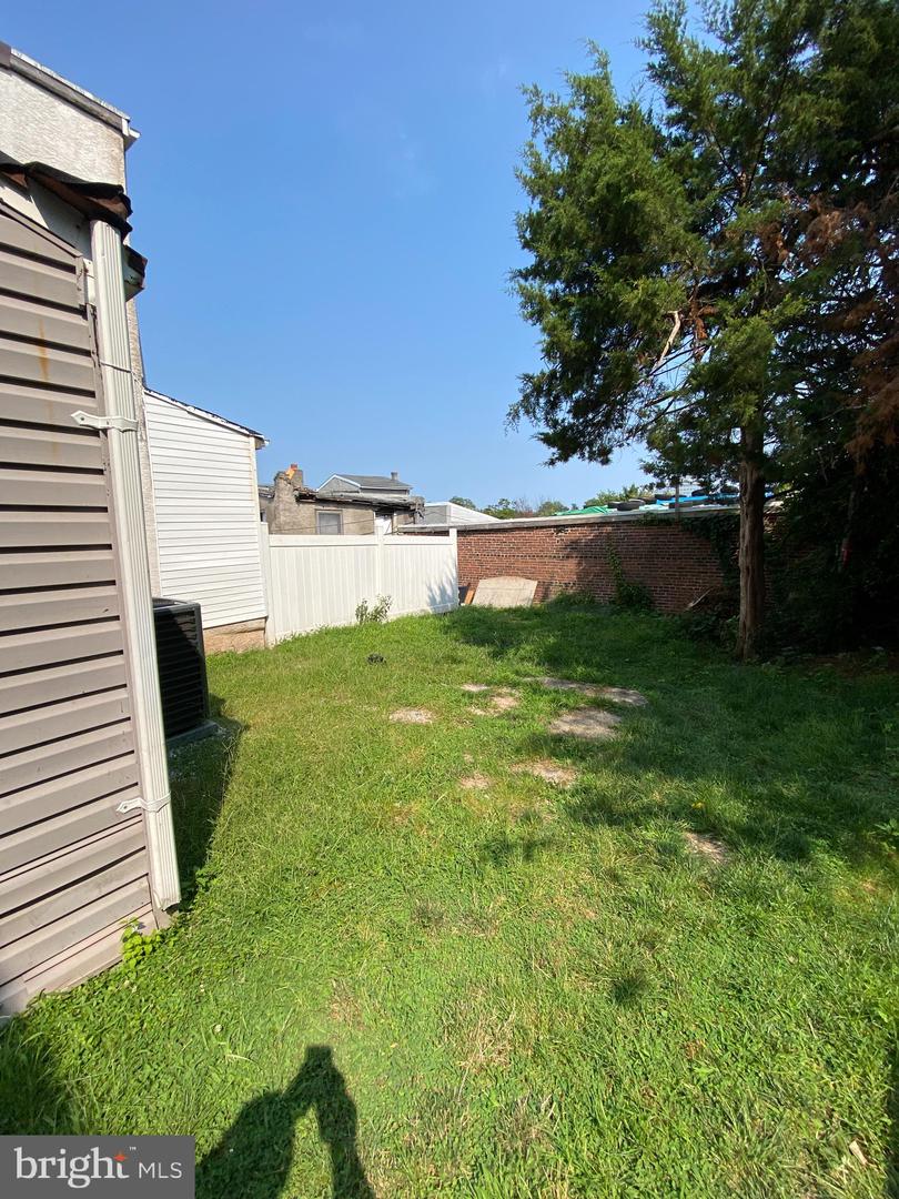 220 Pearl St Property Photo 4