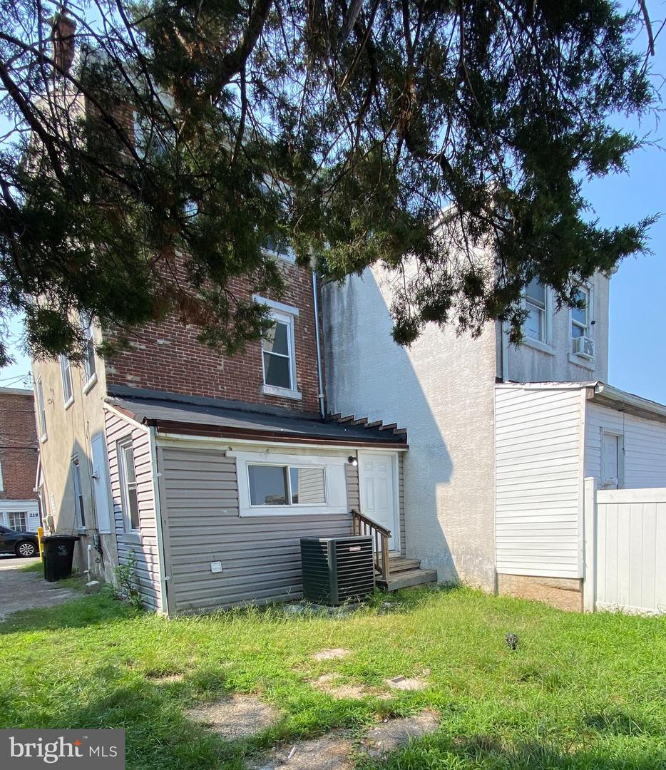 220 Pearl St Property Photo 5