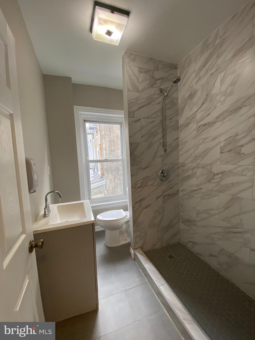 220 Pearl St Property Photo 13