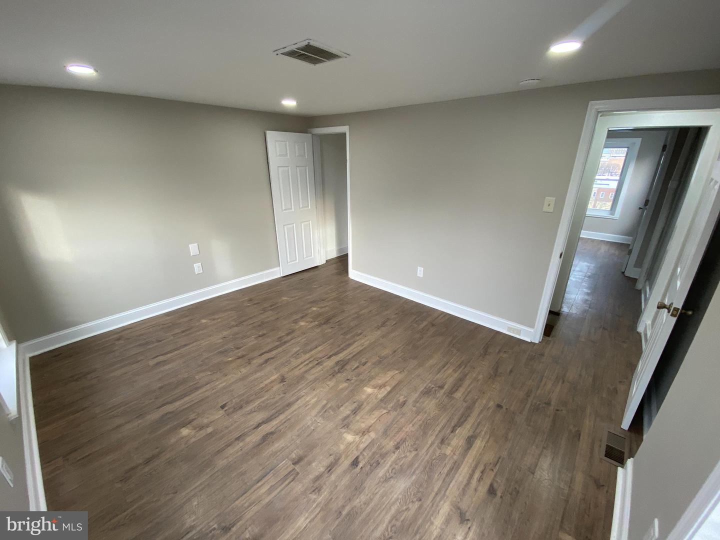 220 Pearl St Property Photo 20