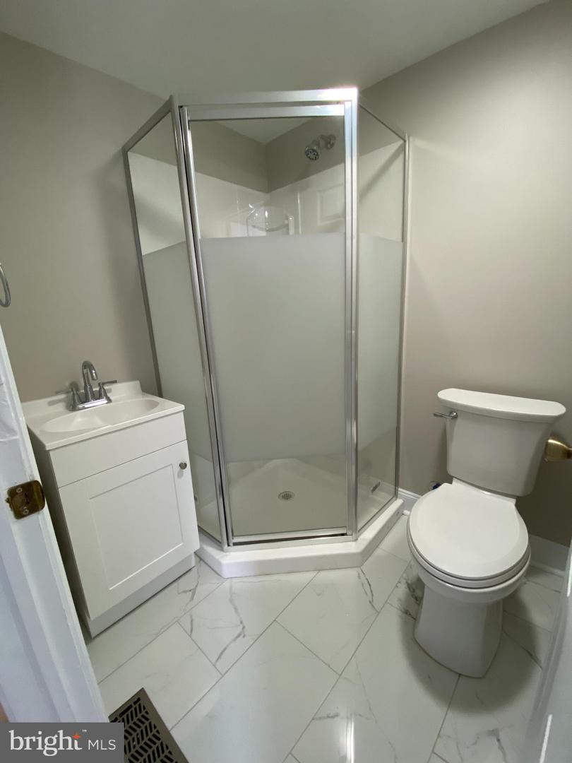 220 Pearl St Property Photo 24