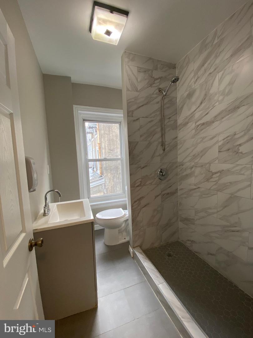 220 Pearl St Property Photo 11