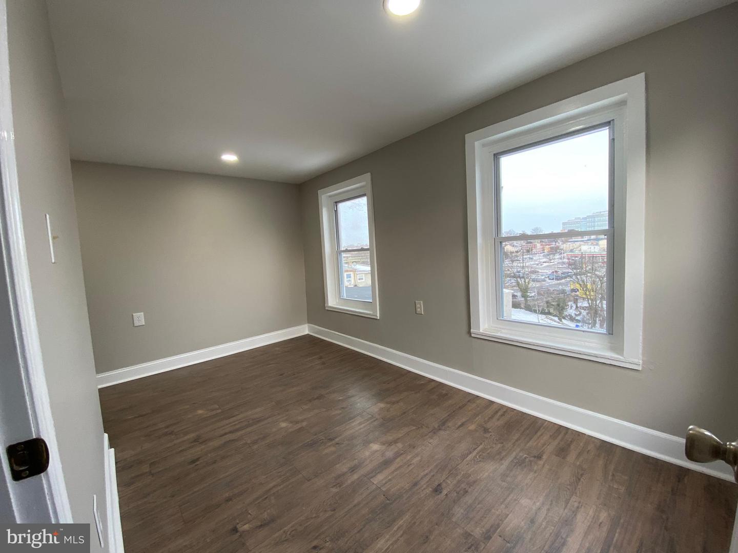 220 Pearl St Property Photo 18