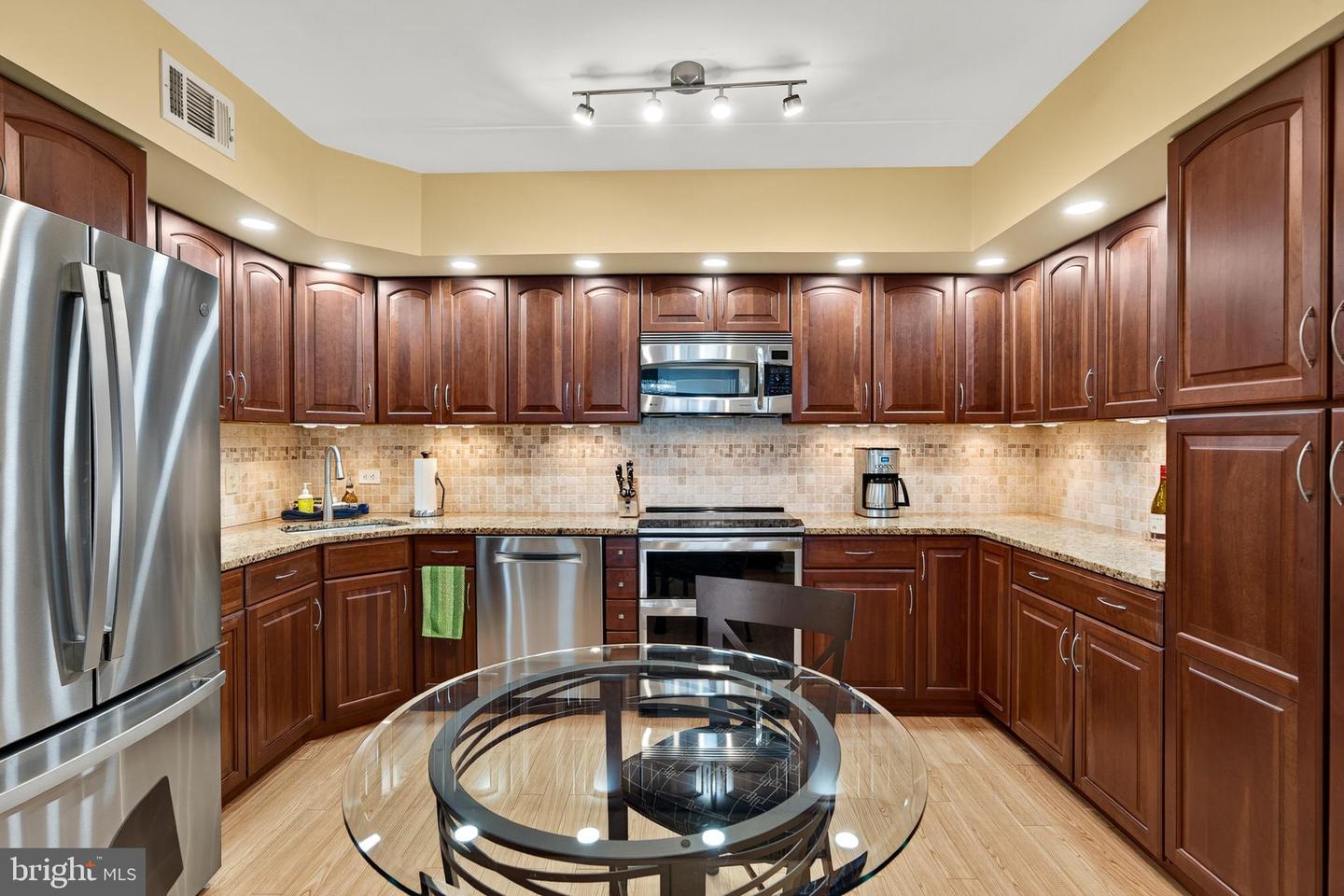 21336 Valley Forge Cir #1336 Property Photo 1