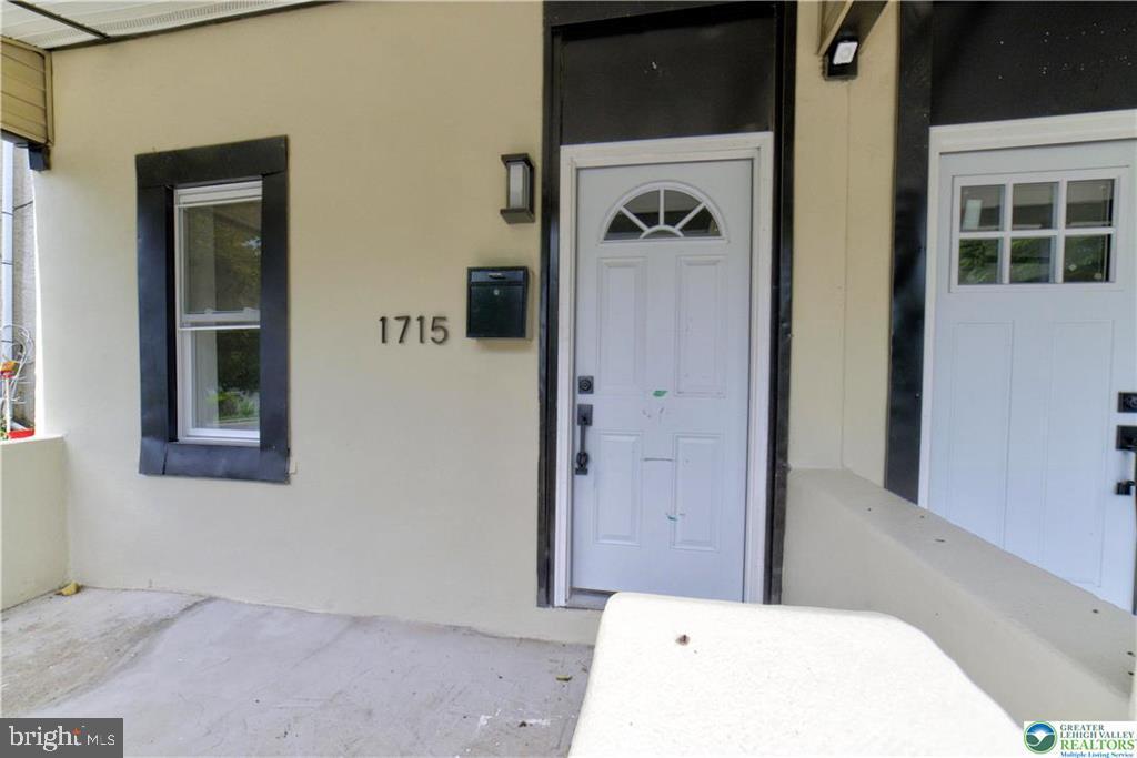 1715 Willow St Property Photo 3