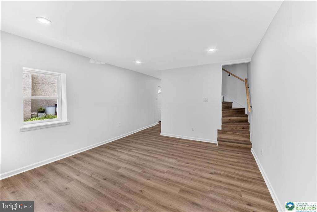 1715 Willow St Property Photo 4