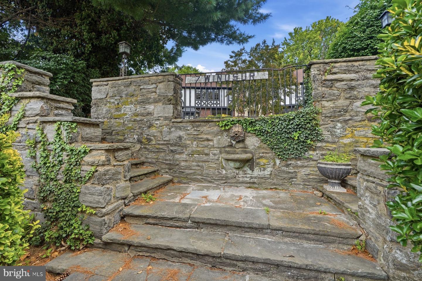7 Windsor Ave Property Photo 10
