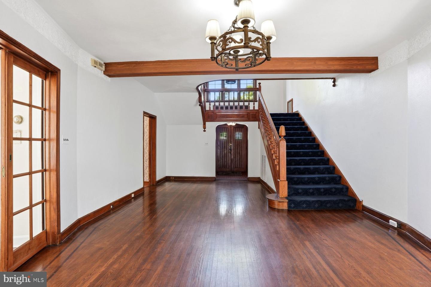 7 Windsor Ave Property Photo 11