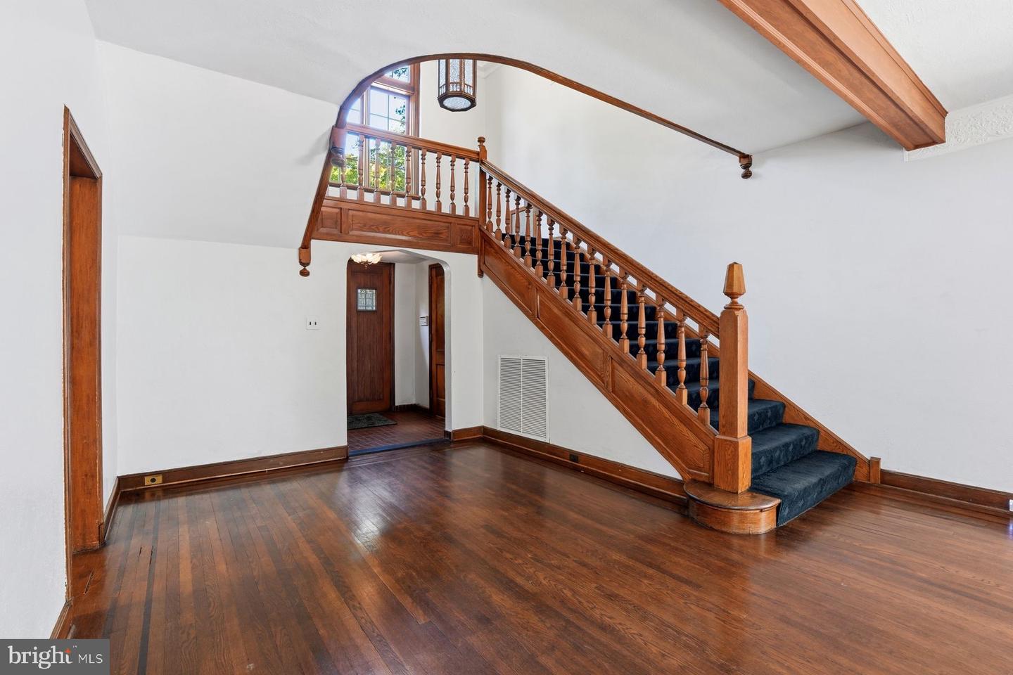 7 Windsor Ave Property Photo 14