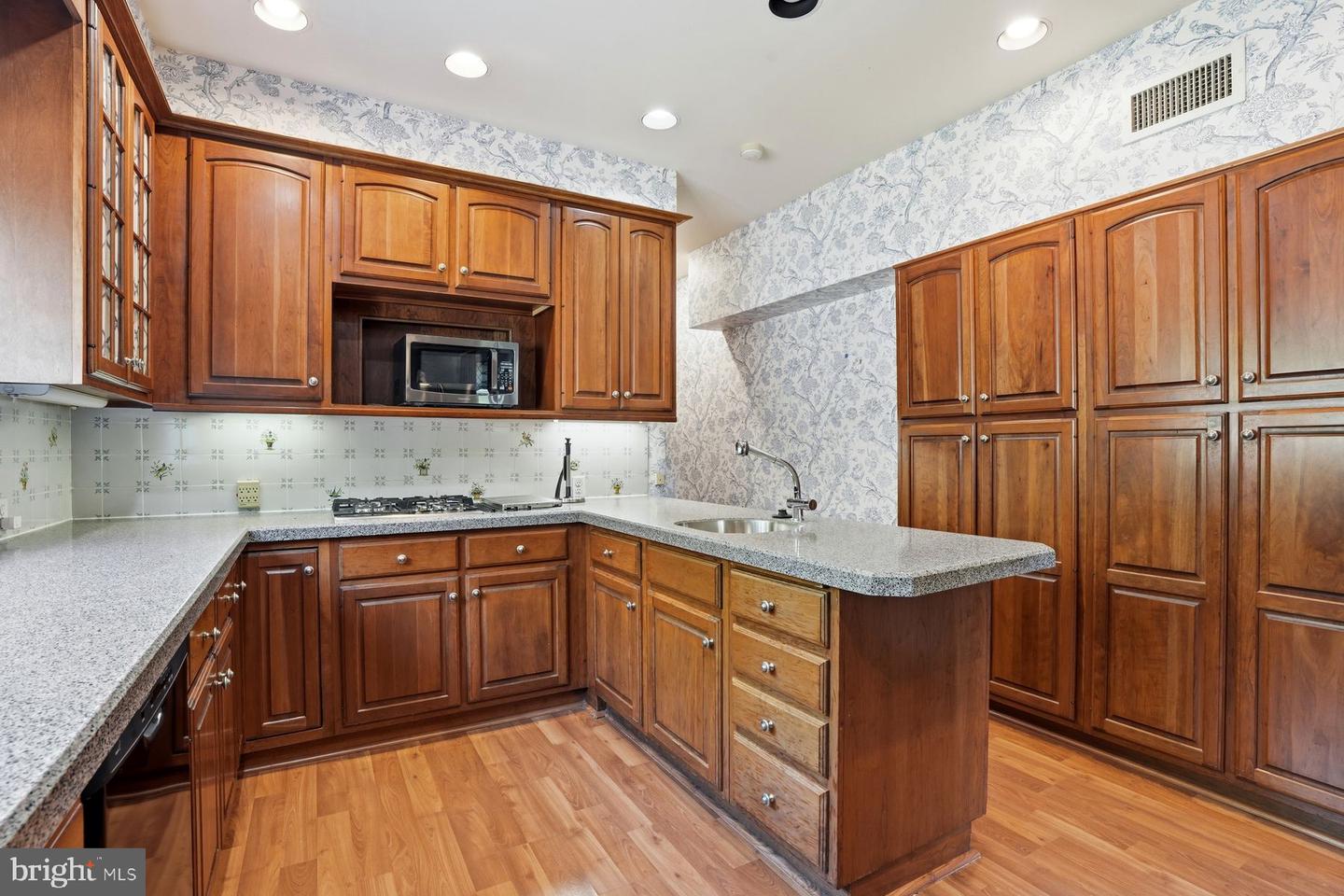 7 Windsor Ave Property Photo 17