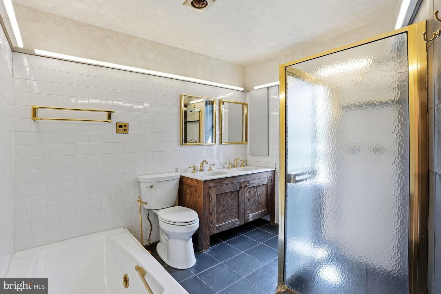 7 Windsor Ave Property Photo 45