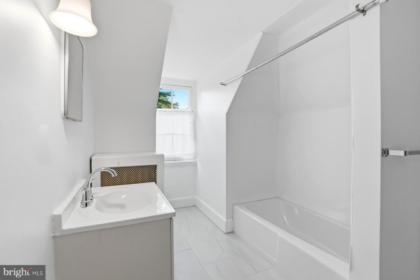 7 Windsor Ave Property Photo 53