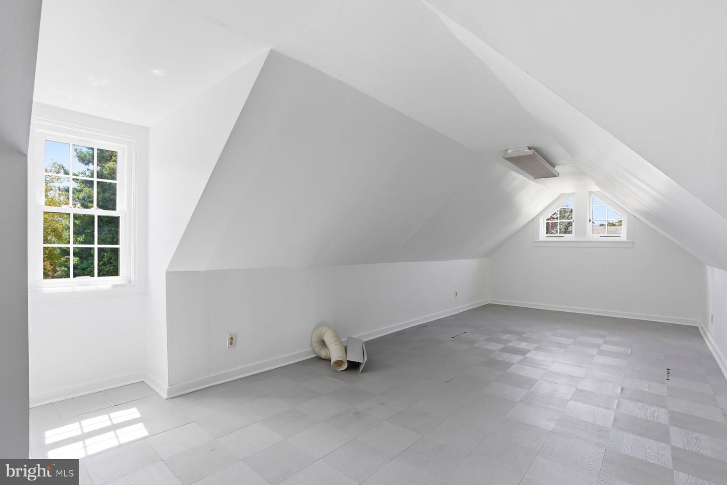7 Windsor Ave Property Photo 54