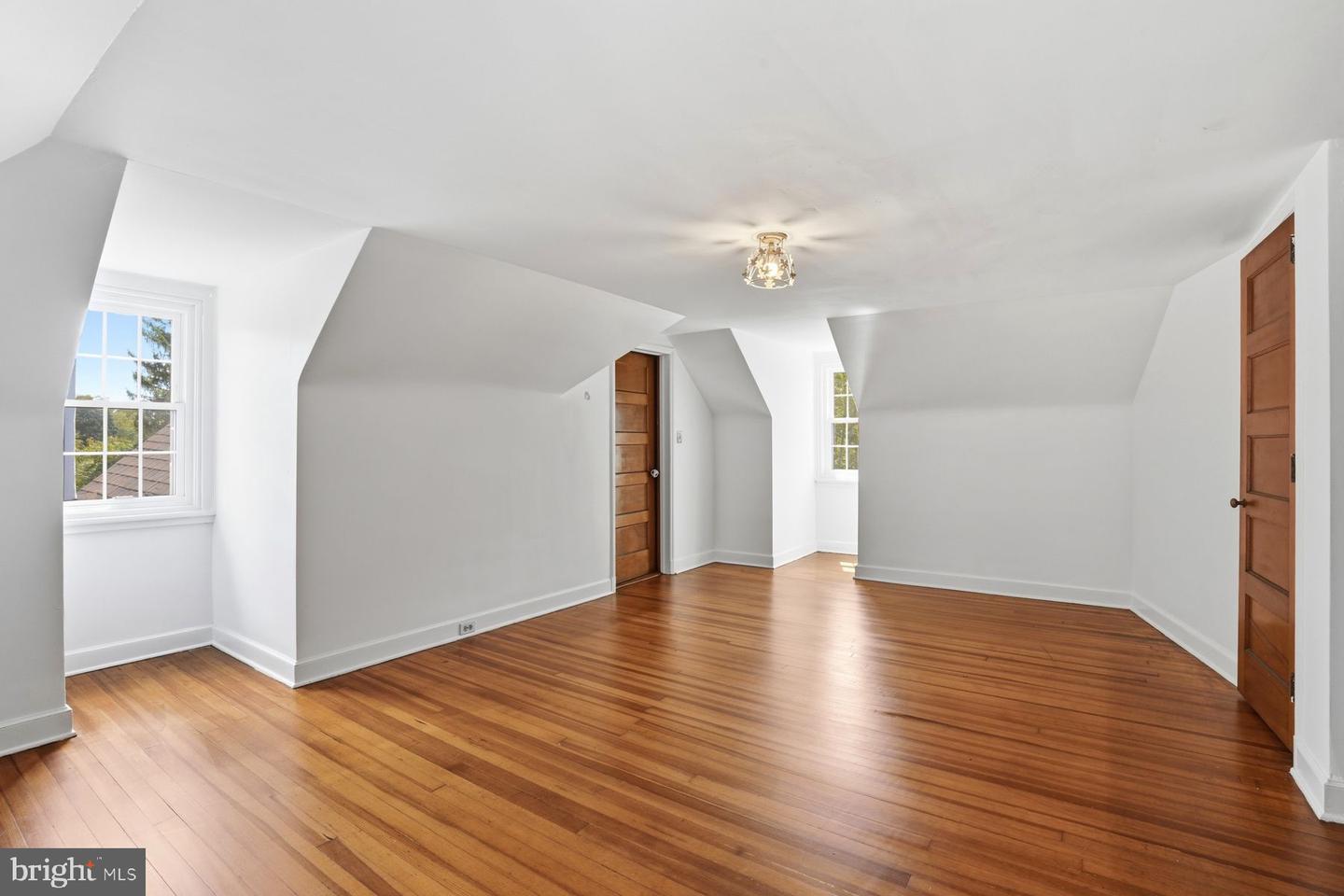 7 Windsor Ave Property Photo 59