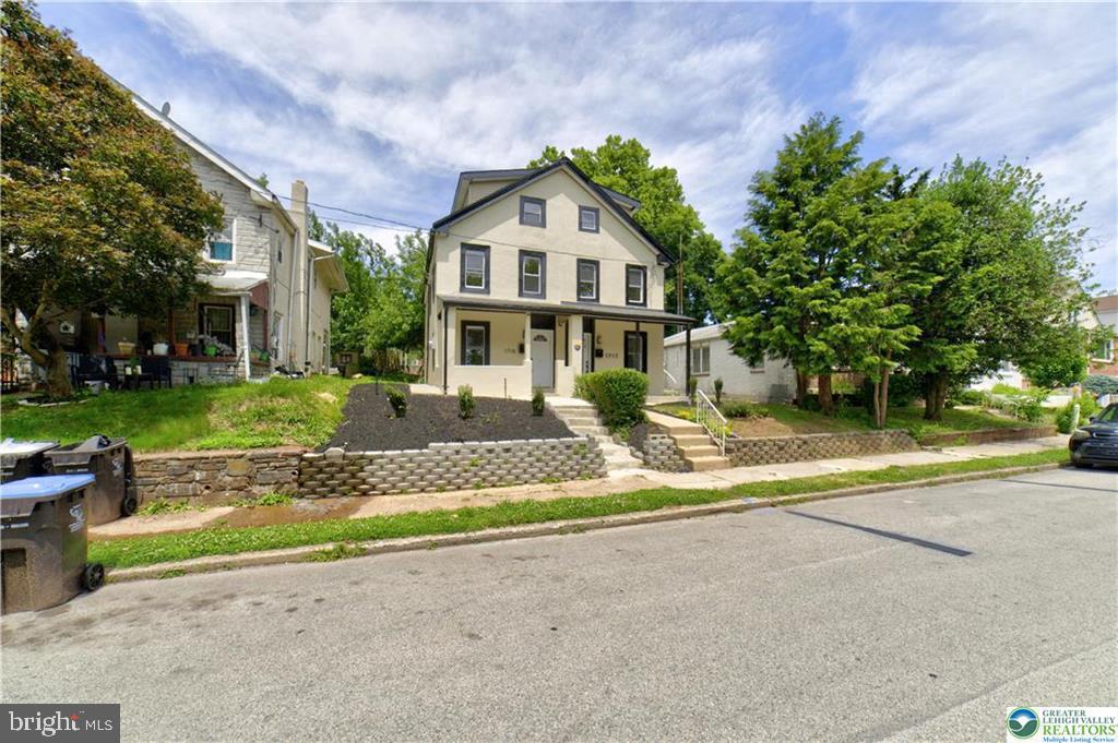 1717 WILLOW ST Property Photo 1