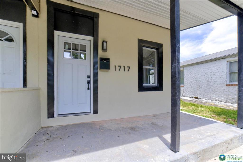 1717 Willow St Property Photo 3