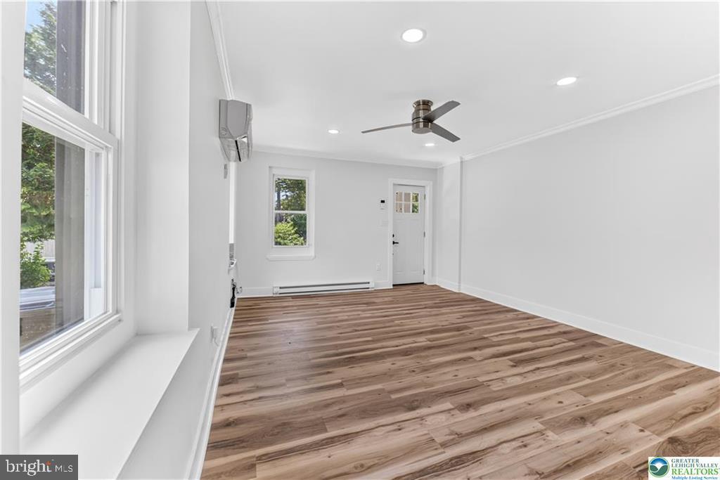 1717 Willow St Property Photo 4