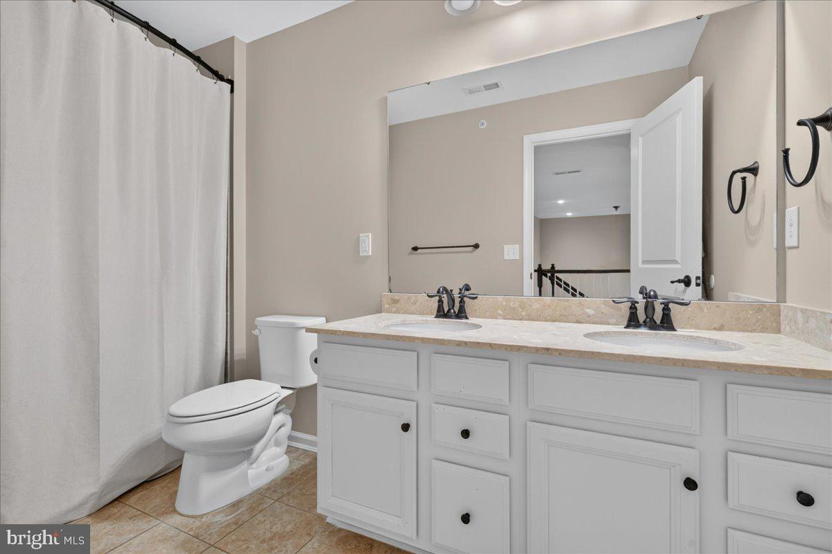 870 Reynards Run Property Photo 12