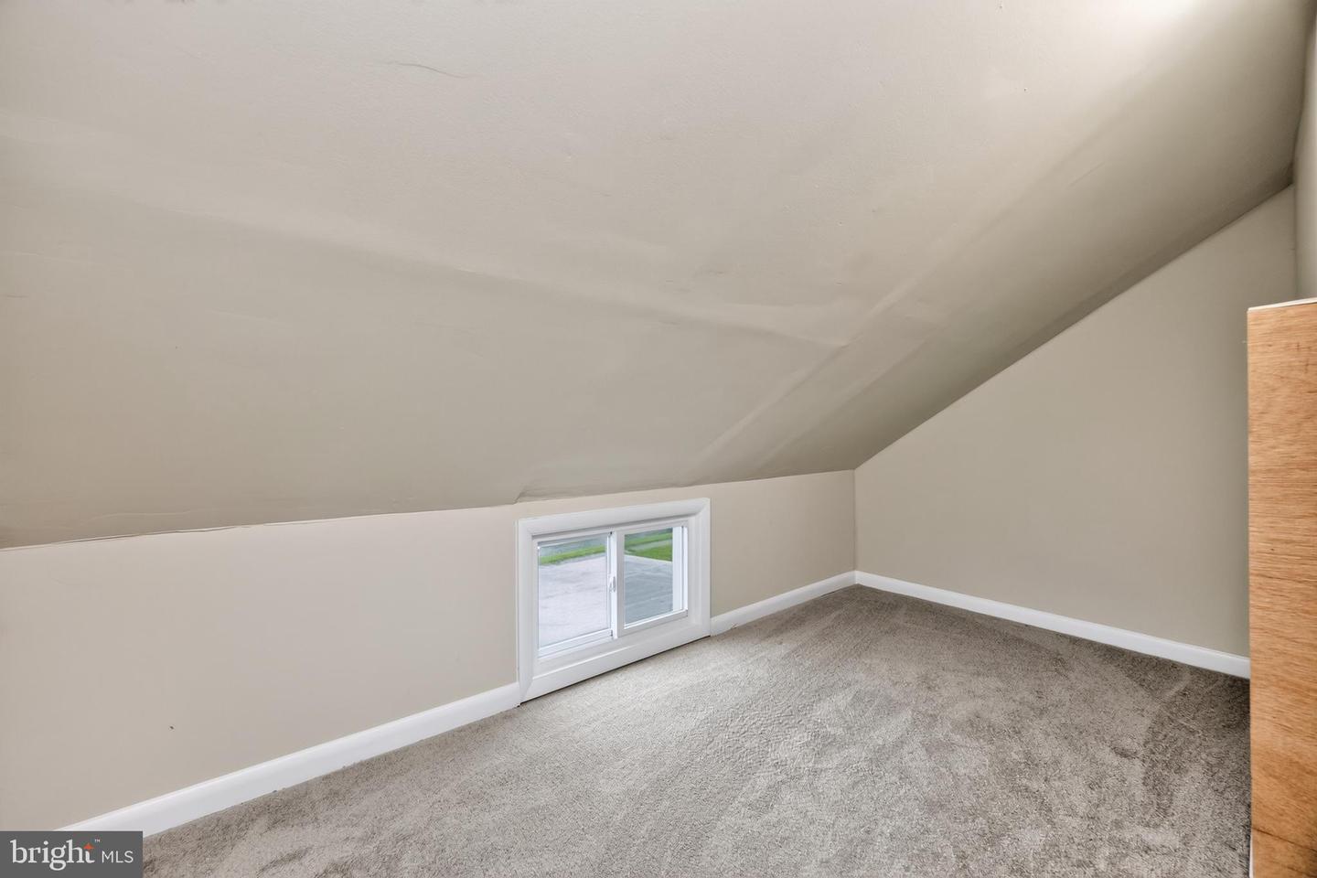 352 W Walnut St Property Photo 12