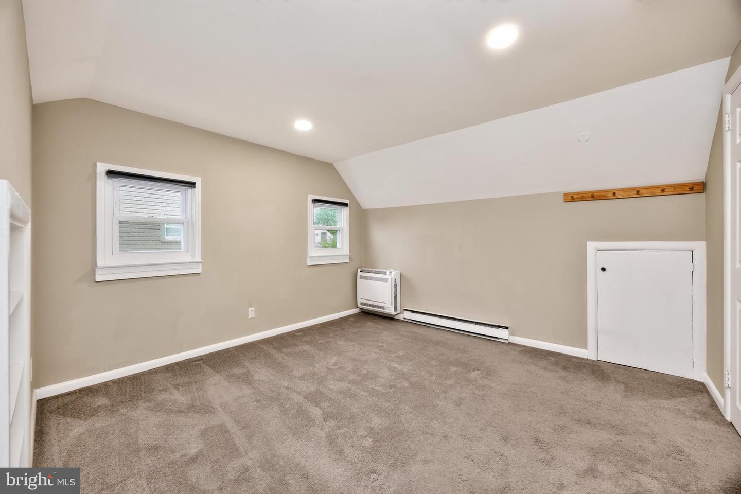 352 W Walnut St Property Photo 13