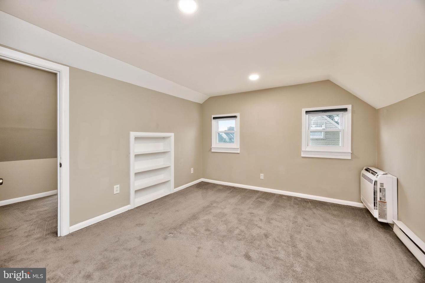 352 W Walnut St Property Photo 15
