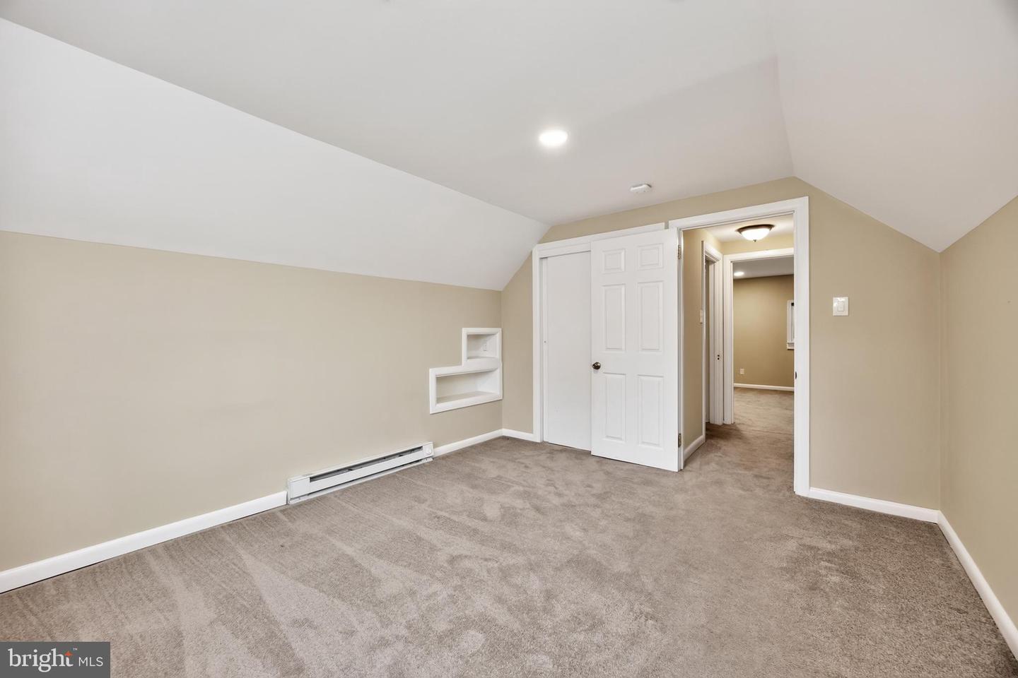 352 W Walnut St Property Photo 16