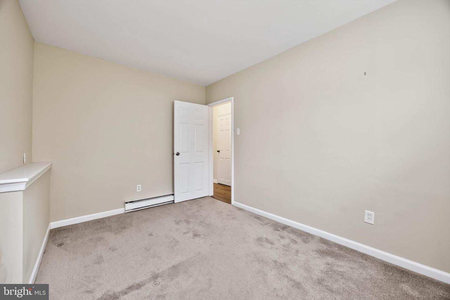 352 W Walnut St Property Photo 18