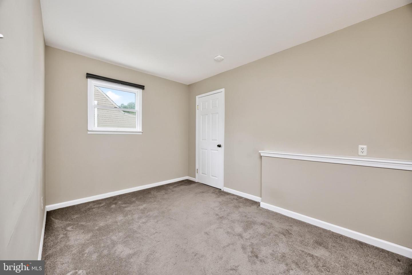 352 W Walnut St Property Photo 19
