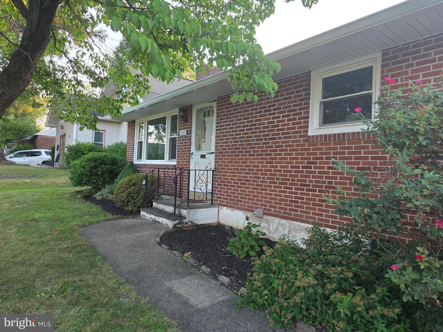1207 N Charlotte St Property Photo 1