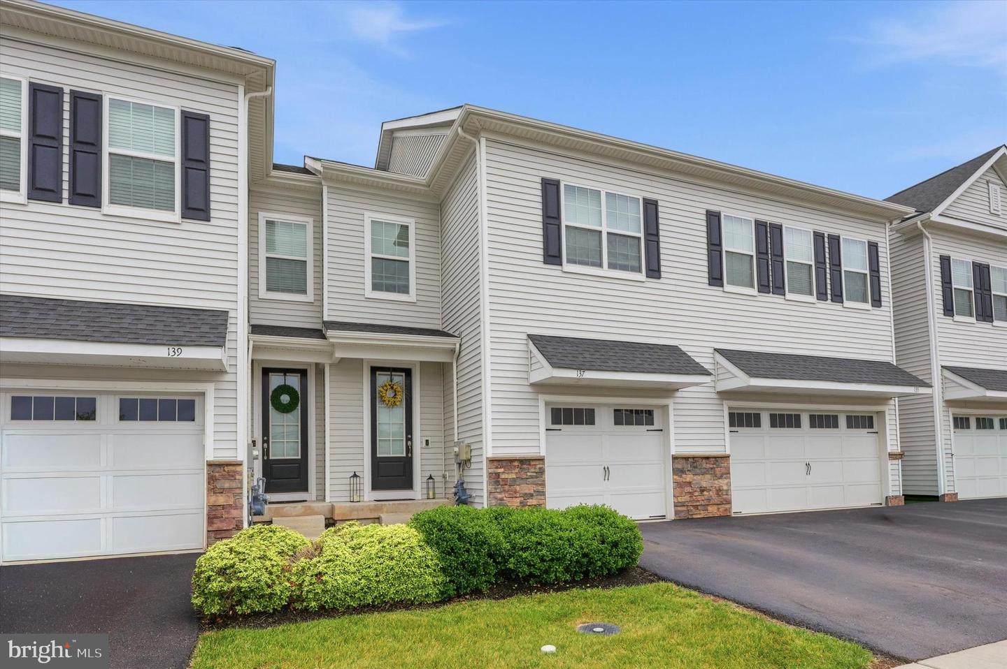 137 GOLDEN VALE DR