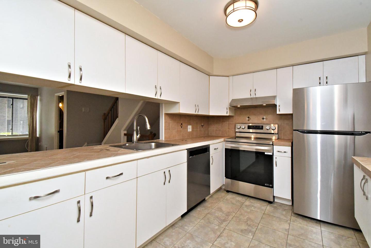 22 Fitzwatertown Rd #unit A-10 Property Photo 11