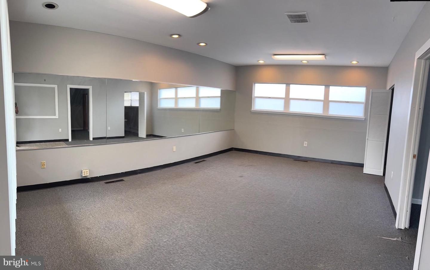 1 Maple Ave Property Photo 4