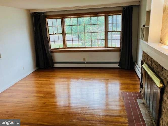 439 E Chestnut St Property Photo 5