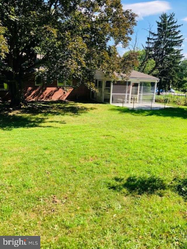 439 E Chestnut St Property Photo 18