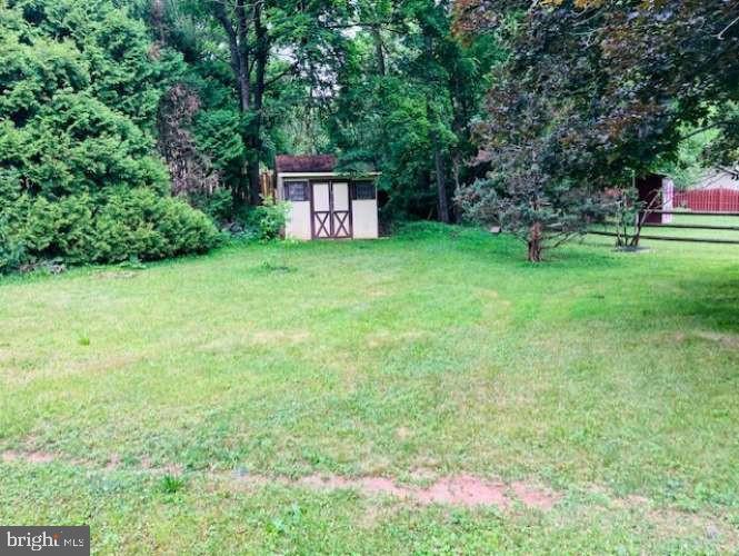 439 E Chestnut St Property Photo 21