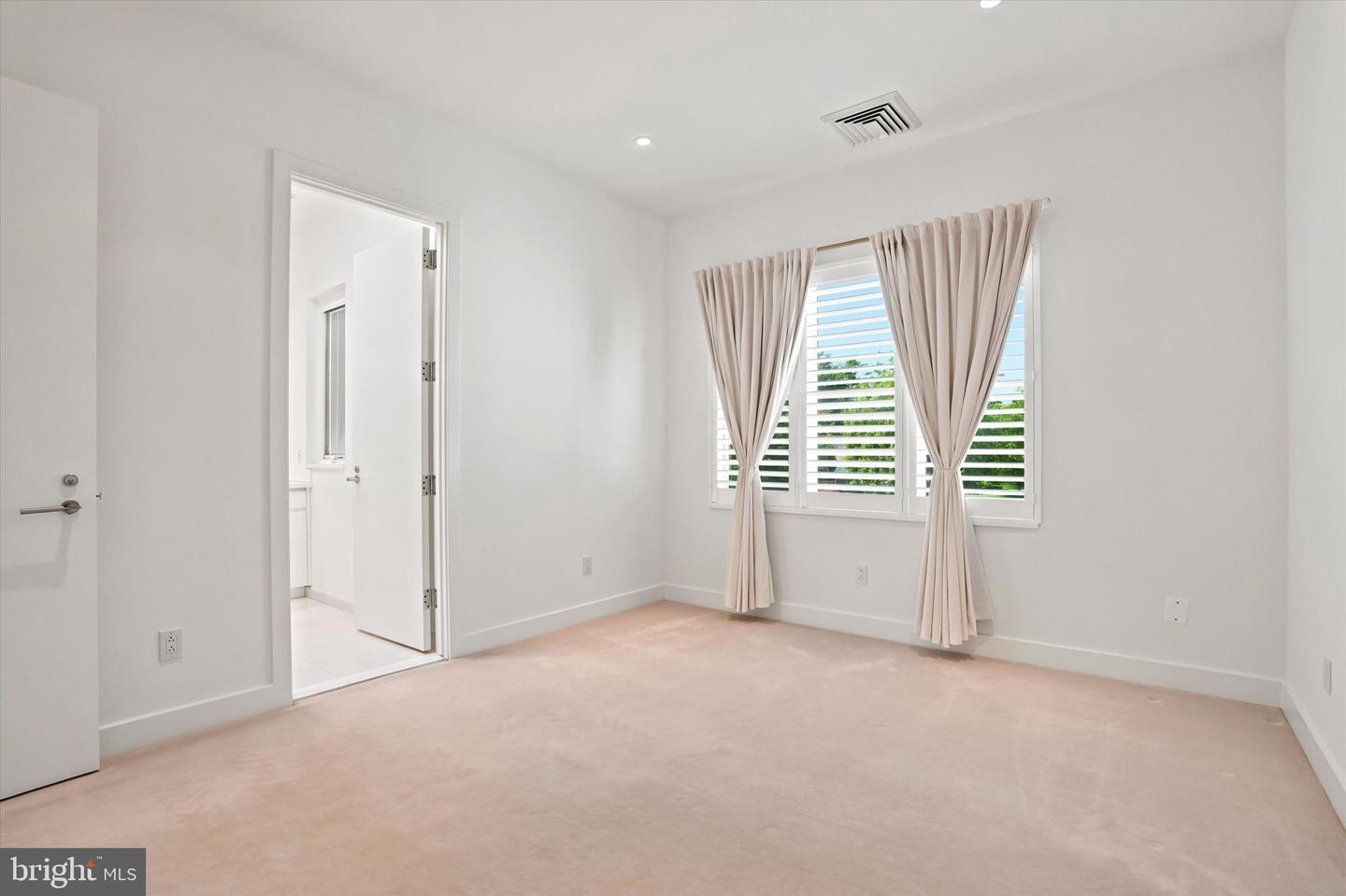 611 Creek Ln Property Photo 52