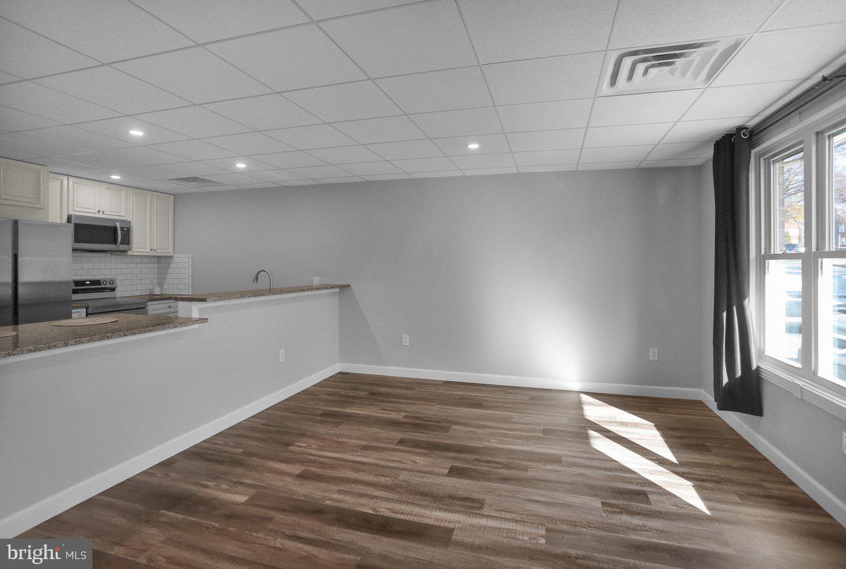 933 N Hanover St #1st Fl Property Photo 2