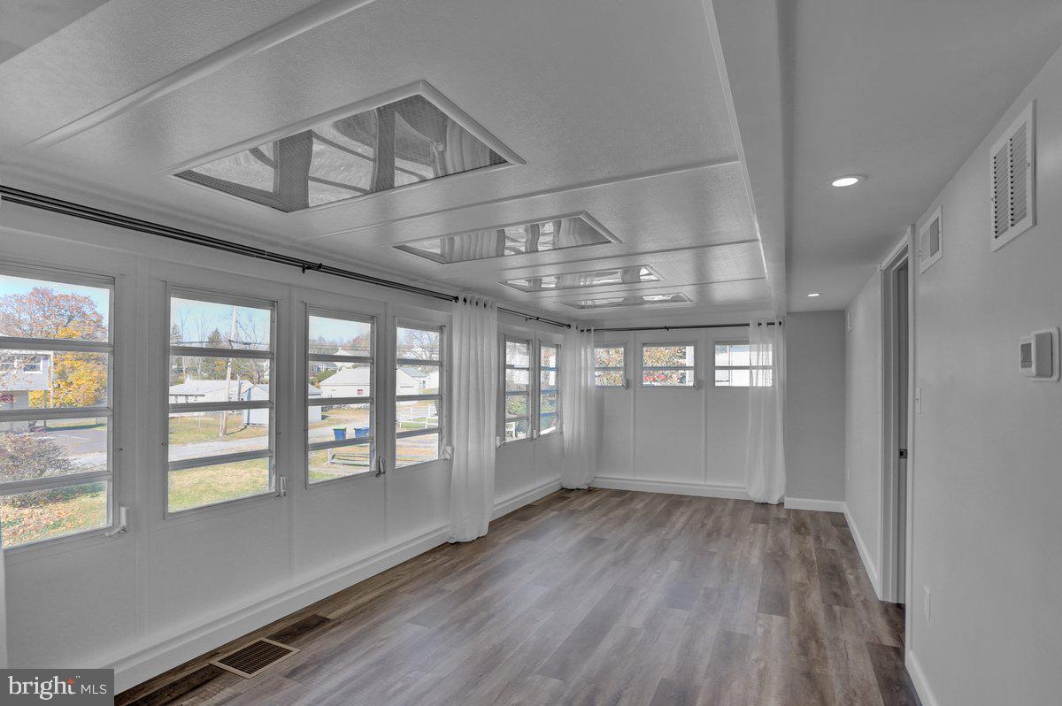 933 N Hanover St #2nd Fl Property Photo 4