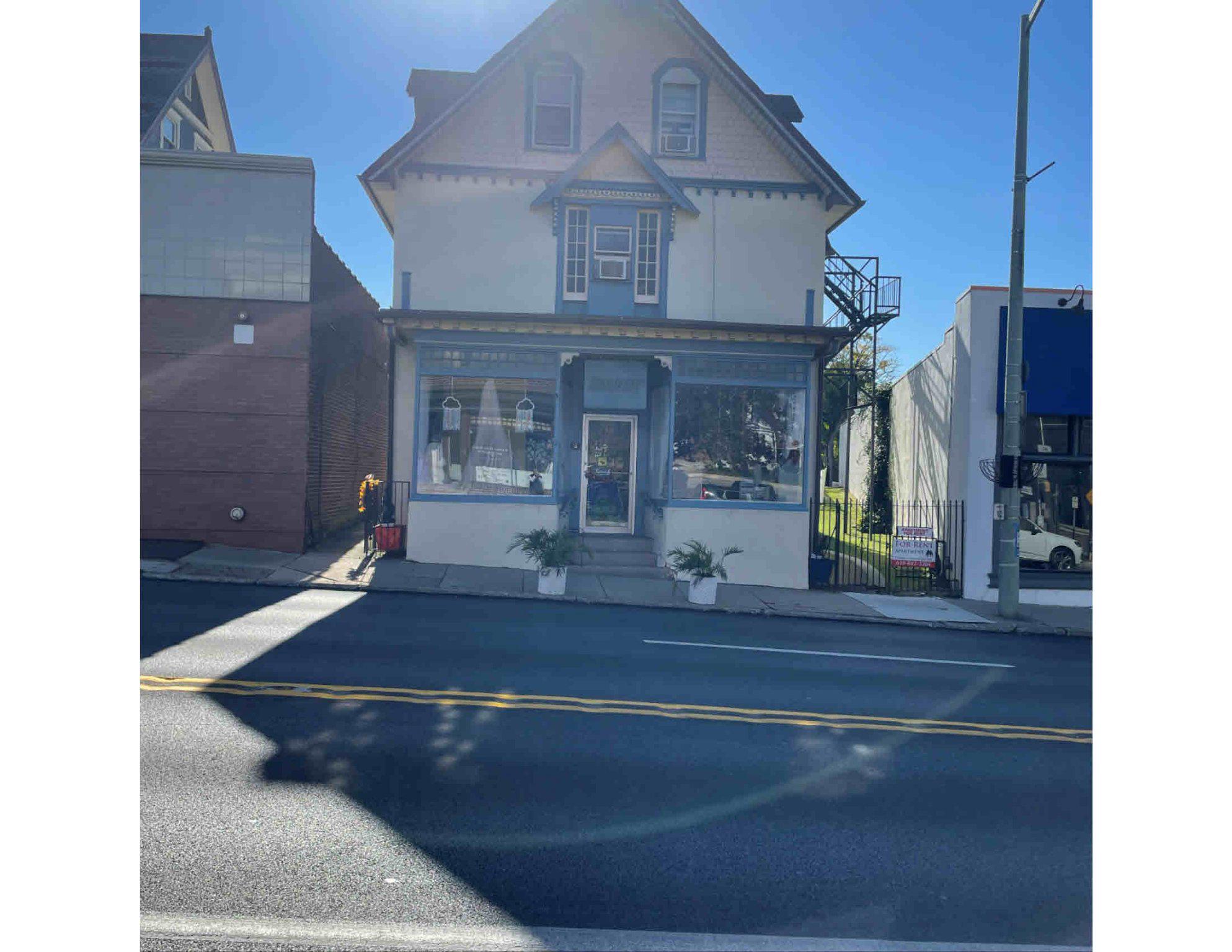 932 W LANCASTER AVE # Property Photo 1