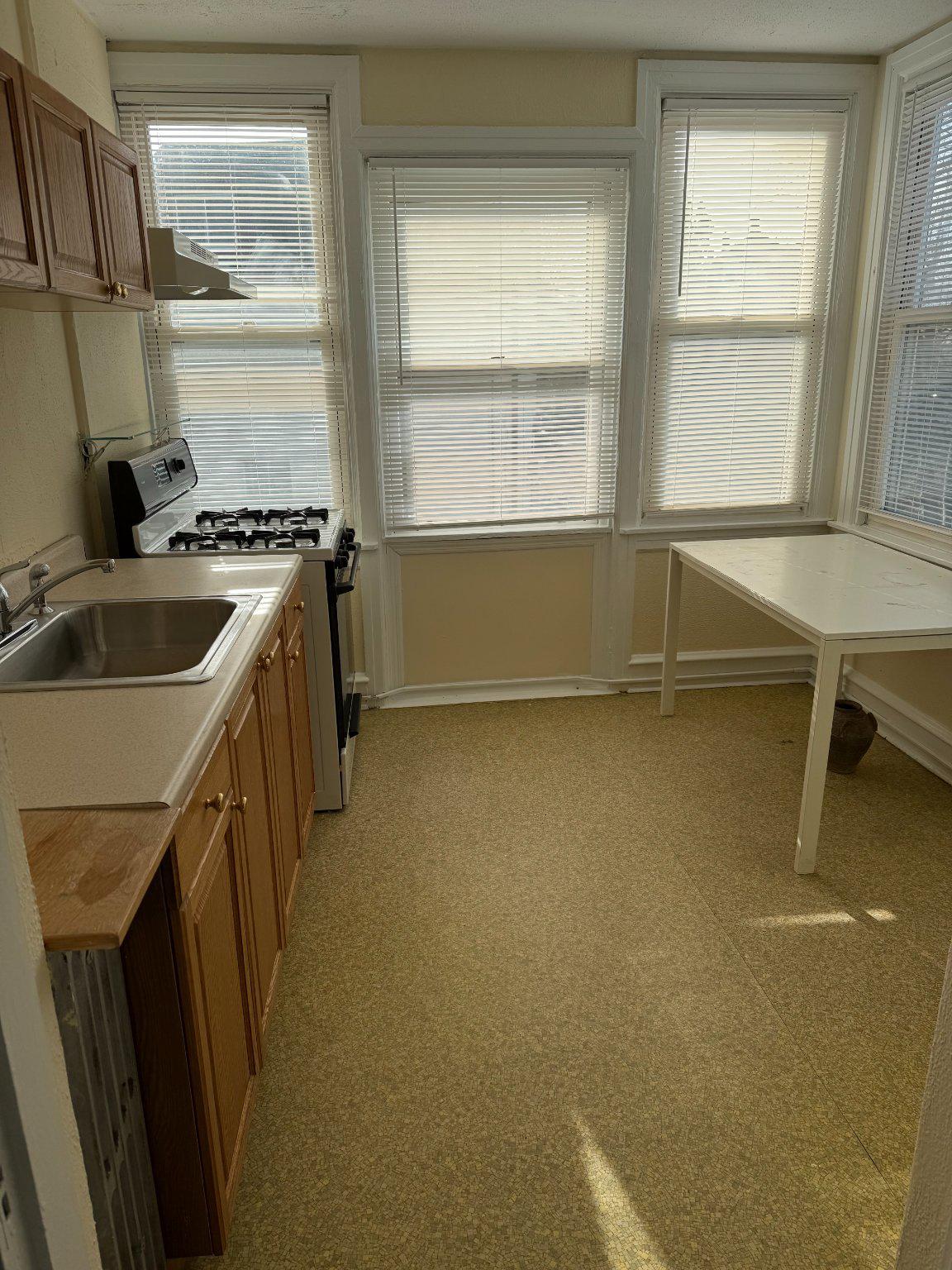 932 W Lancaster Ave # Property Photo 5