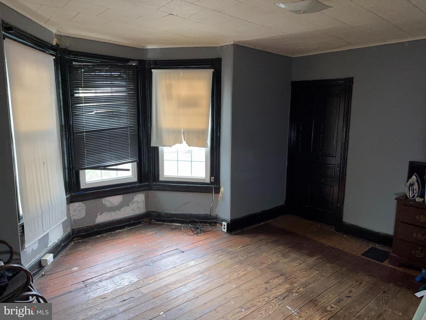 216 E Marshall St Property Photo 17