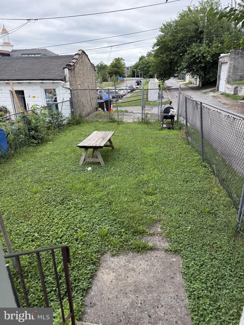 216 E Marshall St Property Photo 27