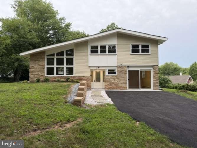 26 Camelot Dr Property Photo 1