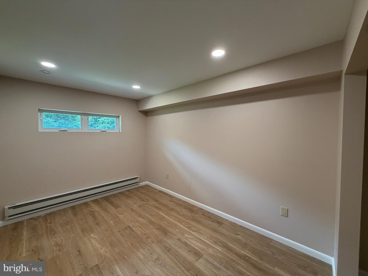 413 Asbury Ave Property Photo 9