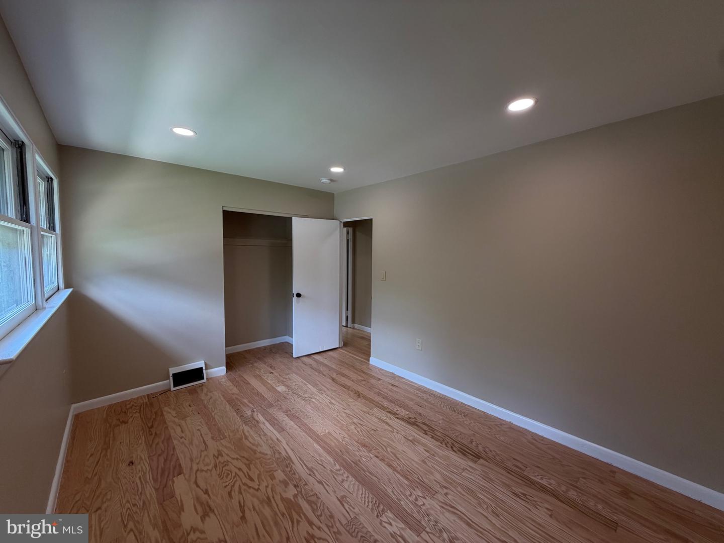 413 Asbury Ave Property Photo 14