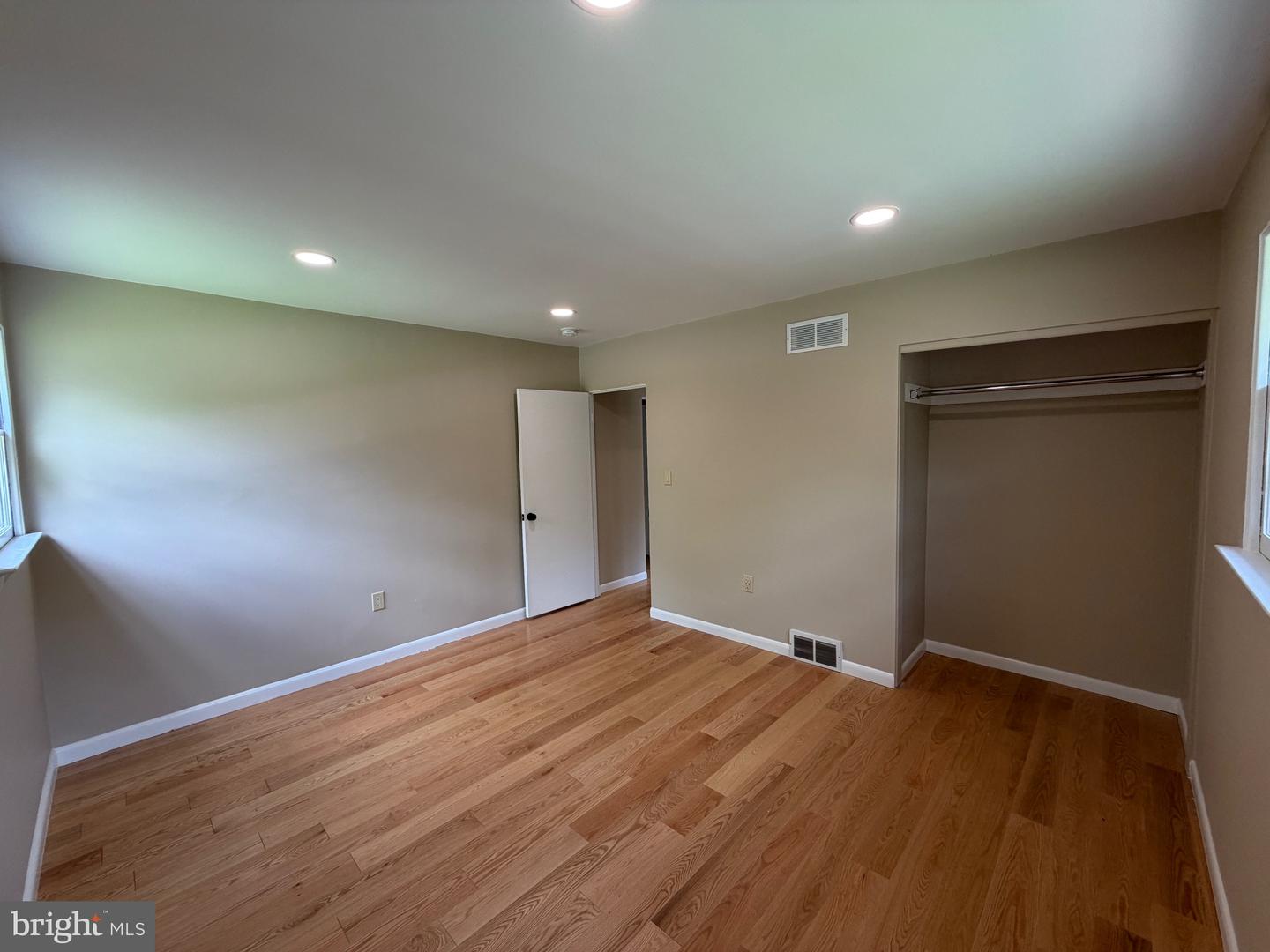 413 Asbury Ave Property Photo 15